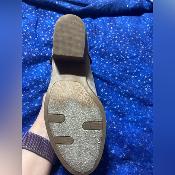 8.5 EUC Fergalicious Ankle Boots Ruffle. Faux Suede. Taupe. - Picture 2 of 12